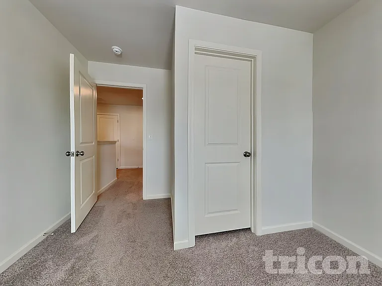 210 Coventry Ct — Photo 14