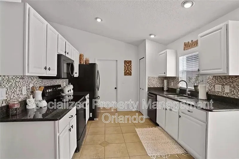 3 bed, 2.0 bath, 1564 sqft, $2,299 — Photo 3