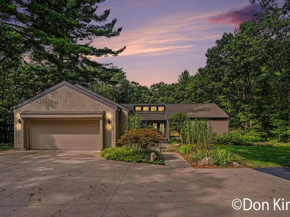 9020 Bailey Dr NE, Ada, MI 49301