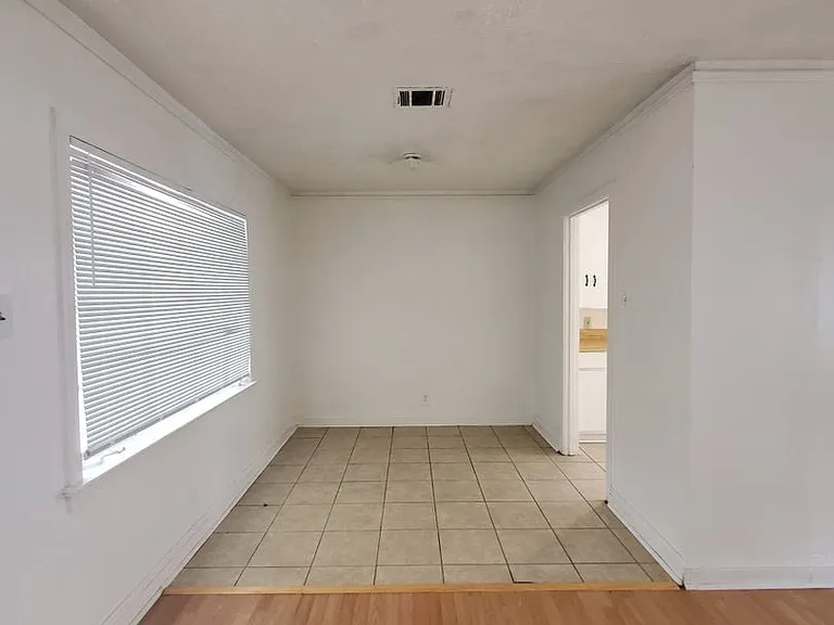 231 Lincoln Dr — Photo 2