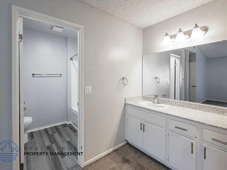 619 E. Riverside Dr. — Photo 12