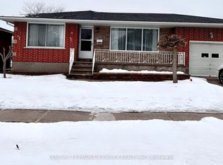 11 Saint Charles Dr W, Thorold, ON L2V 2W3