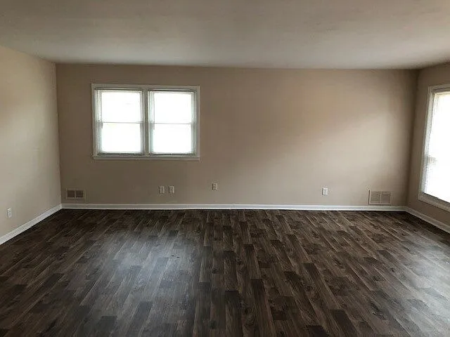 4 bed, 1.5 bath, 1419 sqft, $1,795 — Photo 2