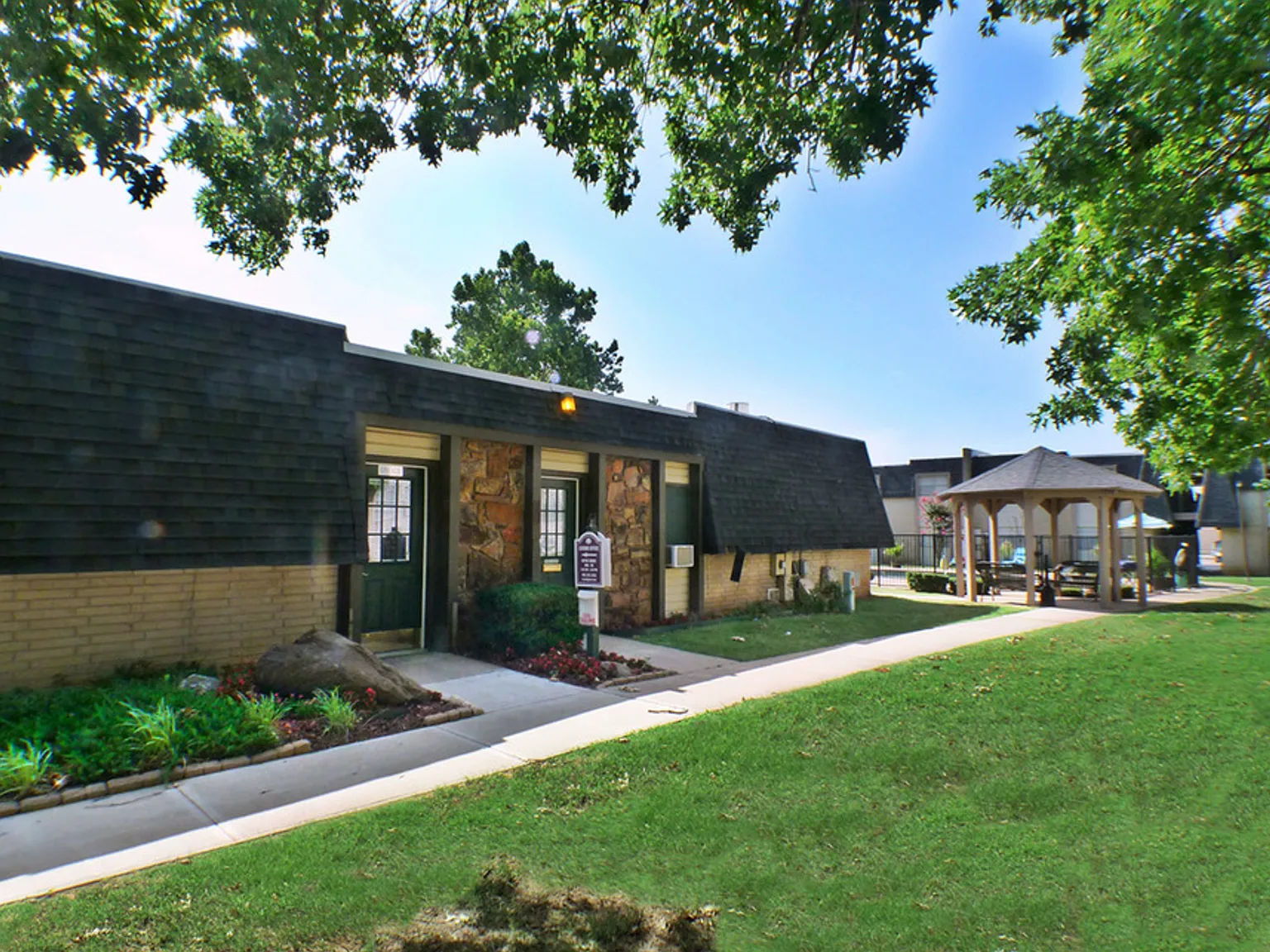 Bryant Grove Apartments — Photo 4
