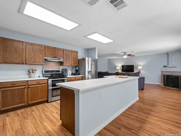 8018 MANDERLY PL, Converse, TX 78109