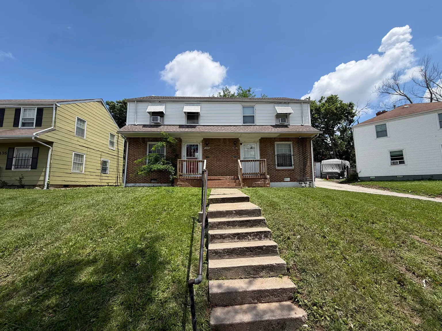 2 bed, 1100 sqft, $945 — Photo 2