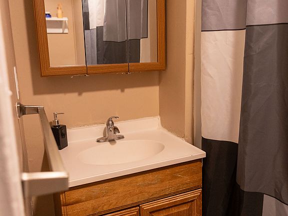 4th image of 38 Greenacre Sq #3