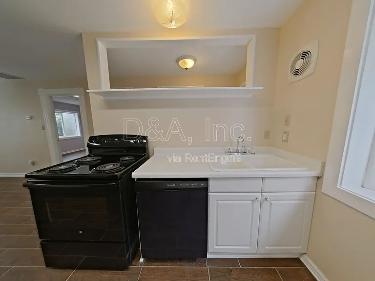 236 NW Walker Ln #B — Photo 7