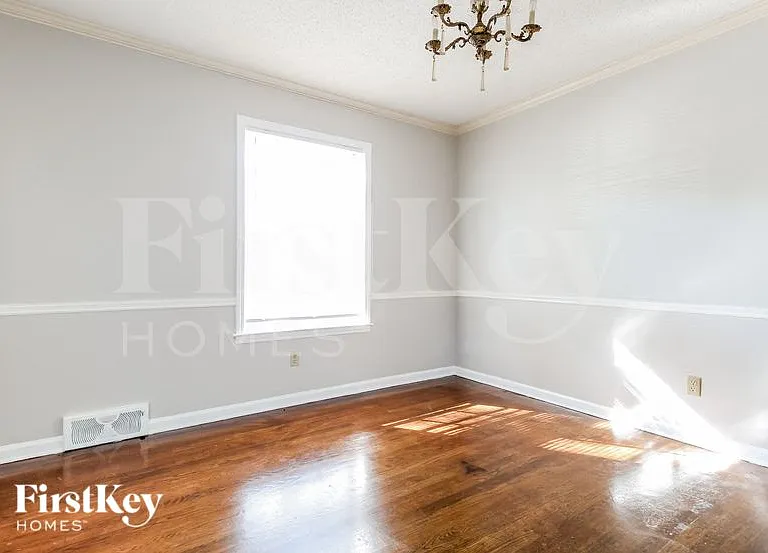 4560 Parkwood Rd — Photo 4