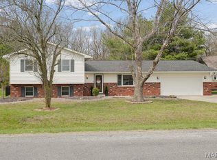 4 Frisse Ct, Highland, IL 62249