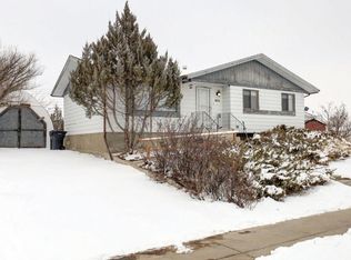 707 Bankview Dr SW, Drumheller, AB T0J0Y6