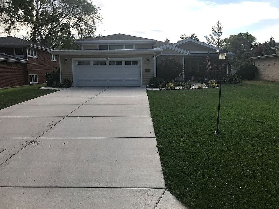 1st image of 1312 Hawthorne Ln