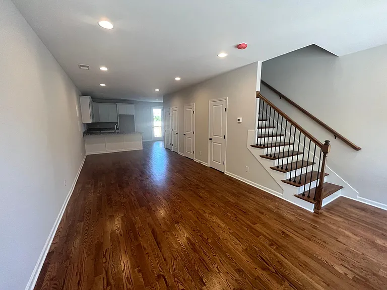 467 Morton Ave #102 — Photo 9