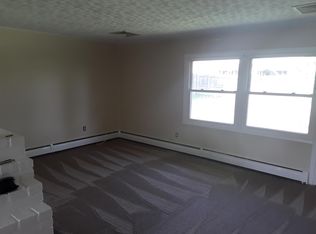 10 Chestnut Ln, Levittown, PA 19055