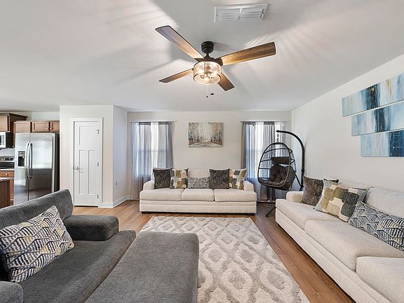 3rd image of 8710 Kenridge Ln