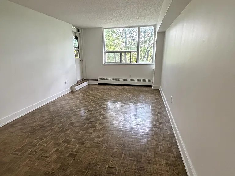 145 Wellington St W #306 — Photo 3