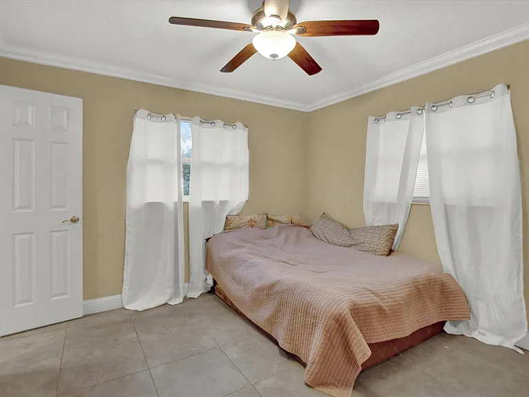 3400 Linden Dr — Photo 11
