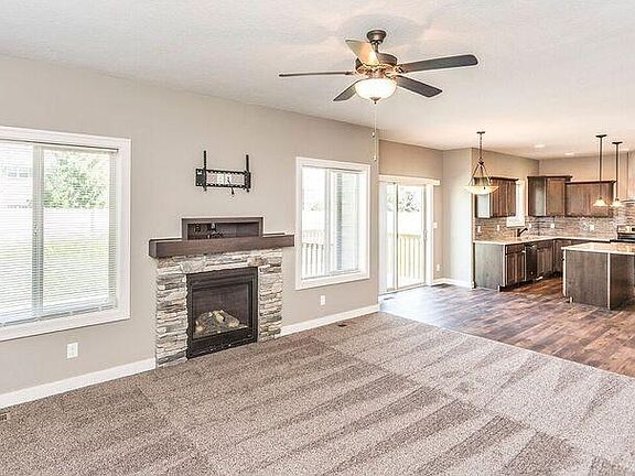 4th image of 715 NE Bowman Dr