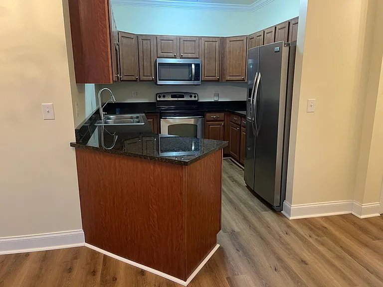 2338 Suncrest Vlg — Photo 5