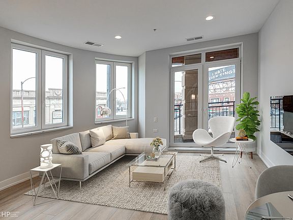 4th image of 2823 W Belmont Ave #207