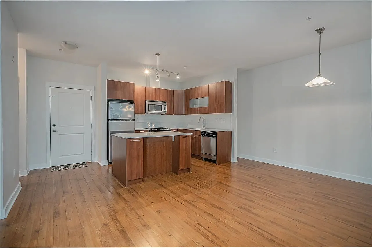 102a Ave, Surrey — Photo 2