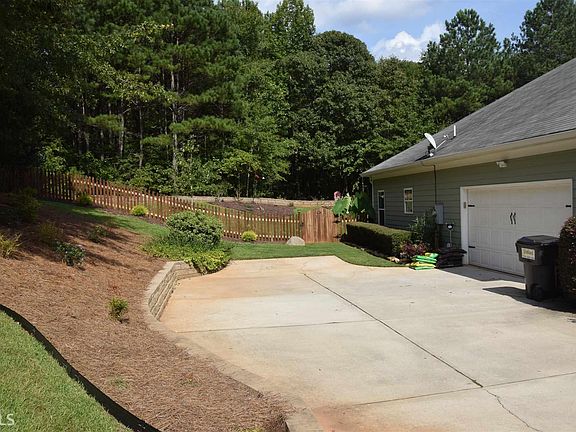 3rd image of 80 Carriage Ln