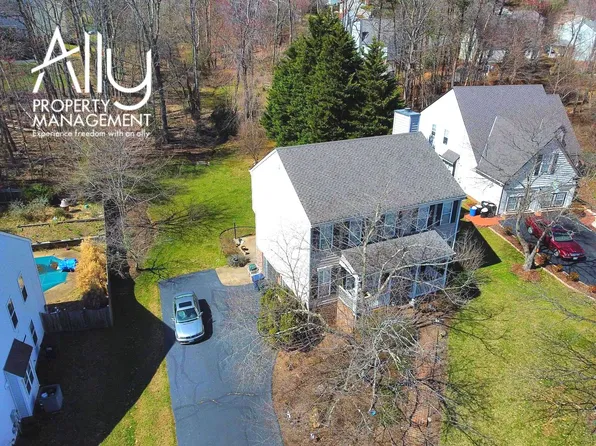 1236 Raintree Dr, Charlottesville, VA 22901