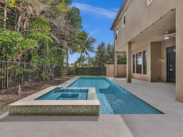8527 Lewis River Rd, Delray Beach, FL 33446