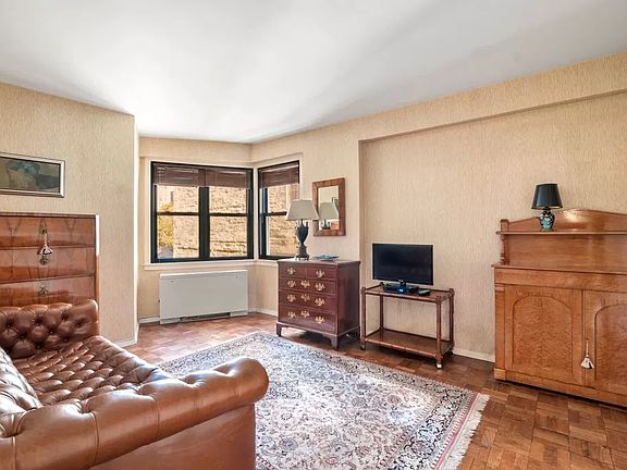 4th image of 201 E 77th St APT 6F