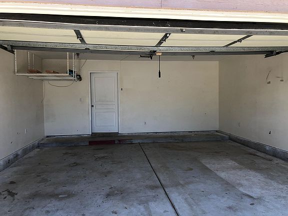 4th image of 15475 Esther St