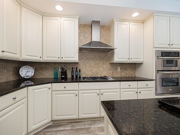 3rd image of 3760 Foresta Grand Dr