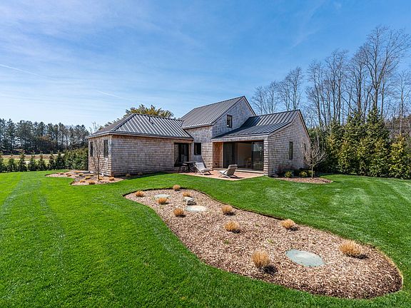 2nd image of 3375 Indian Neck Ln