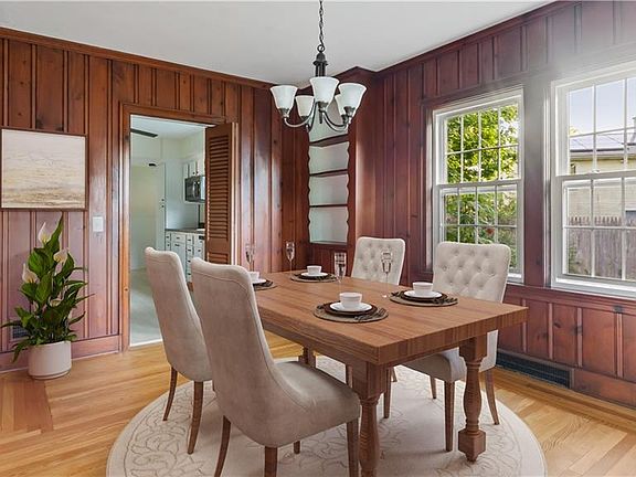 5th image of 20 Bowen St E