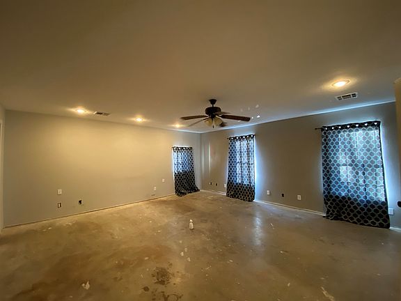 4th image of 490 Elmwood Ln