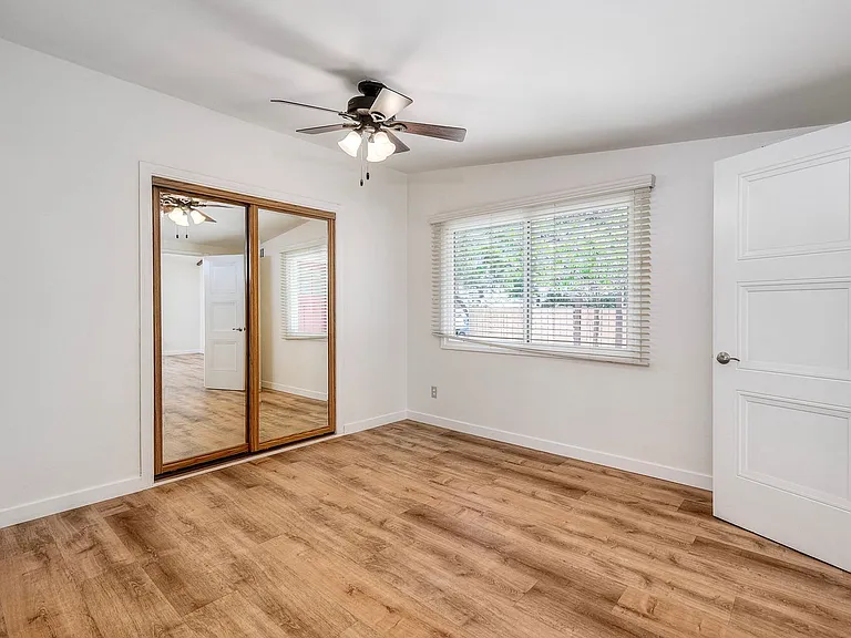 5681 Charter Ave — Photo 9