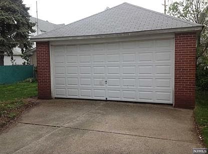 3rd image of 66 Wood St