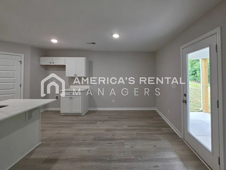 10303 Squires Way — Photo 31