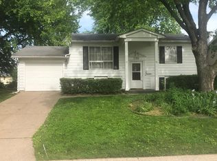 2318 Pinehurst Dr, Bettendorf, IA 52722