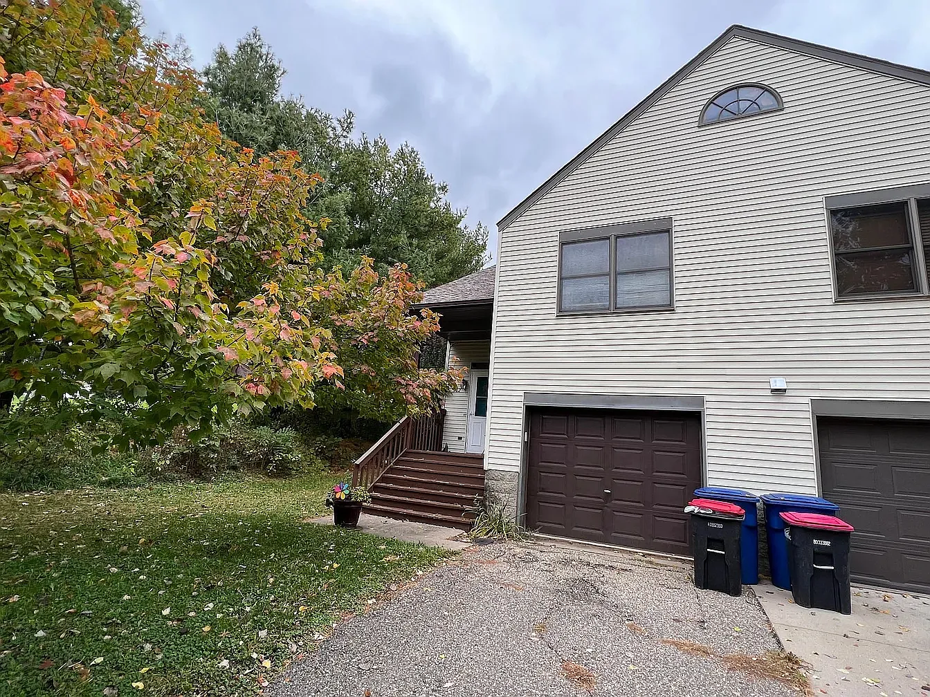 3 bed, 1402 sqft, $1,850 — Photo 2