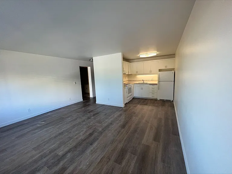 Sheffield Apts. — Photo 7
