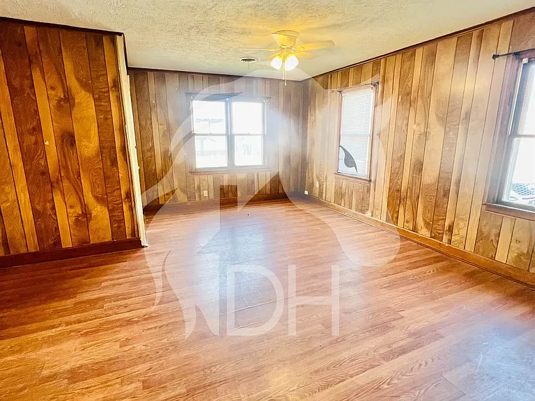 2302 E Elm Ave — Photo 3