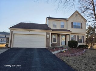 8 Huntington Ct, Mundelein, IL