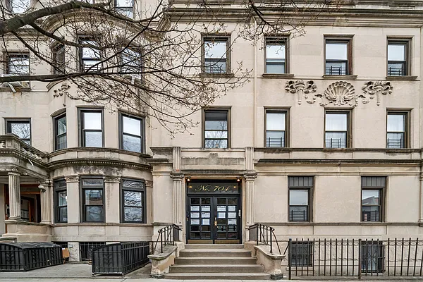 Rented by SERHANT. | media 32