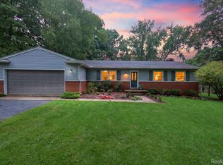 3137 Old Orchard Dr, Brighton, MI 48114