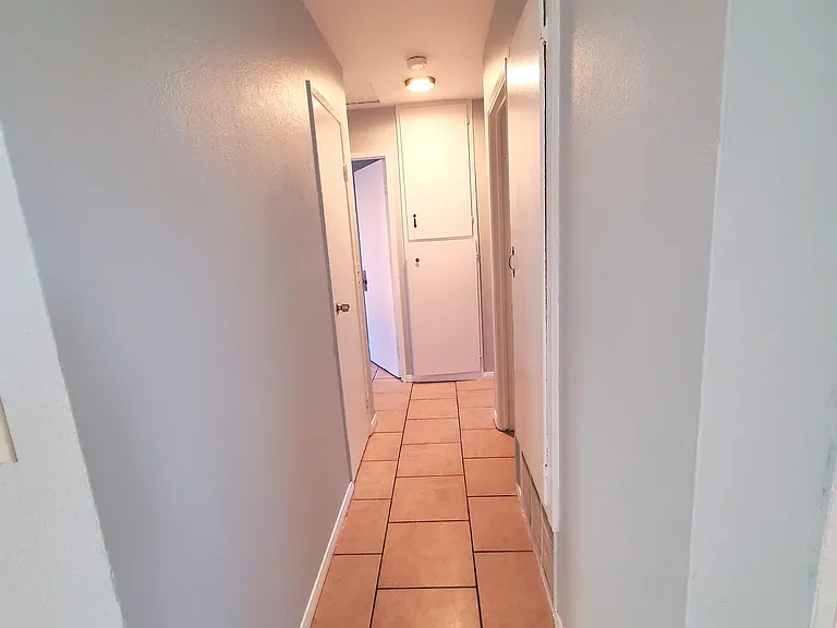 S Royal Oak Dr — Photo 2