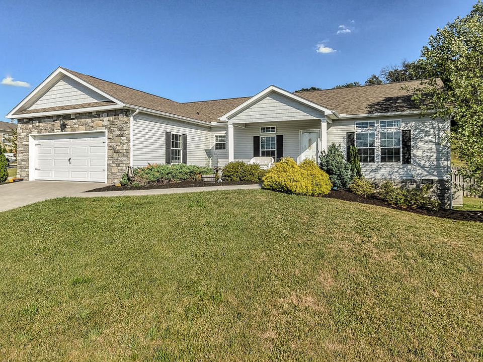 1st image of 141 Pebble Ct