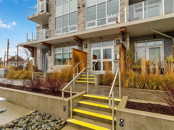 916 Lyall St #204, Esquimalt, BC V9A 5E9