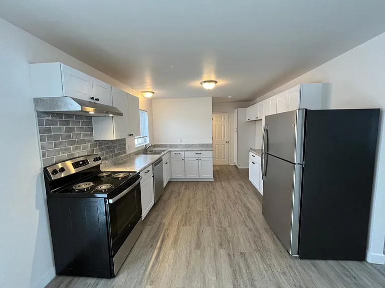 3520 Sheridan Ave — Photo 16