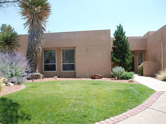 2nd image of 5700 Papaya Pl NE