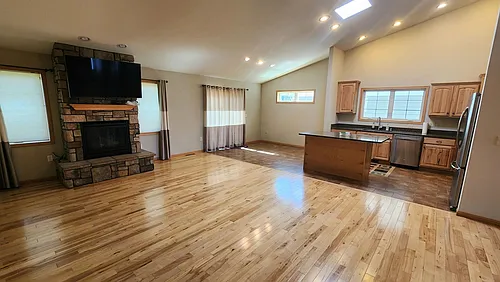 1329 Pinecrest Ln Photo 1